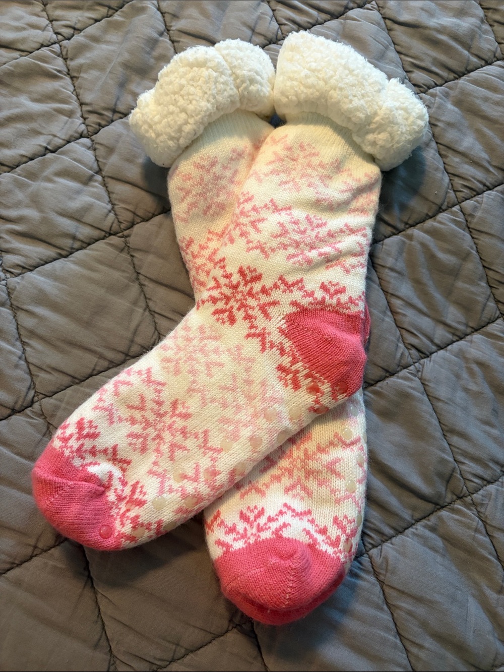 Cozy Sherpa-Lined Snowflake Slipper Socks - Pink & Cream